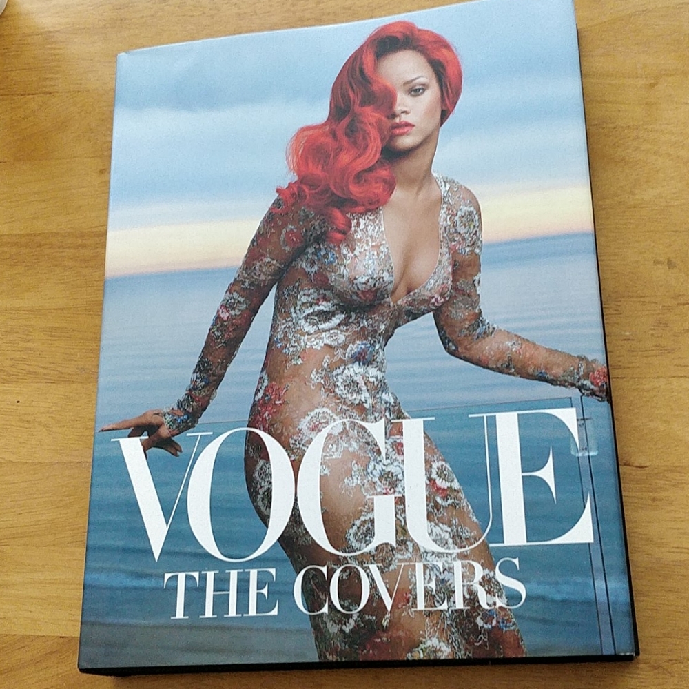 Hardcover giabt book of Vogue Covers